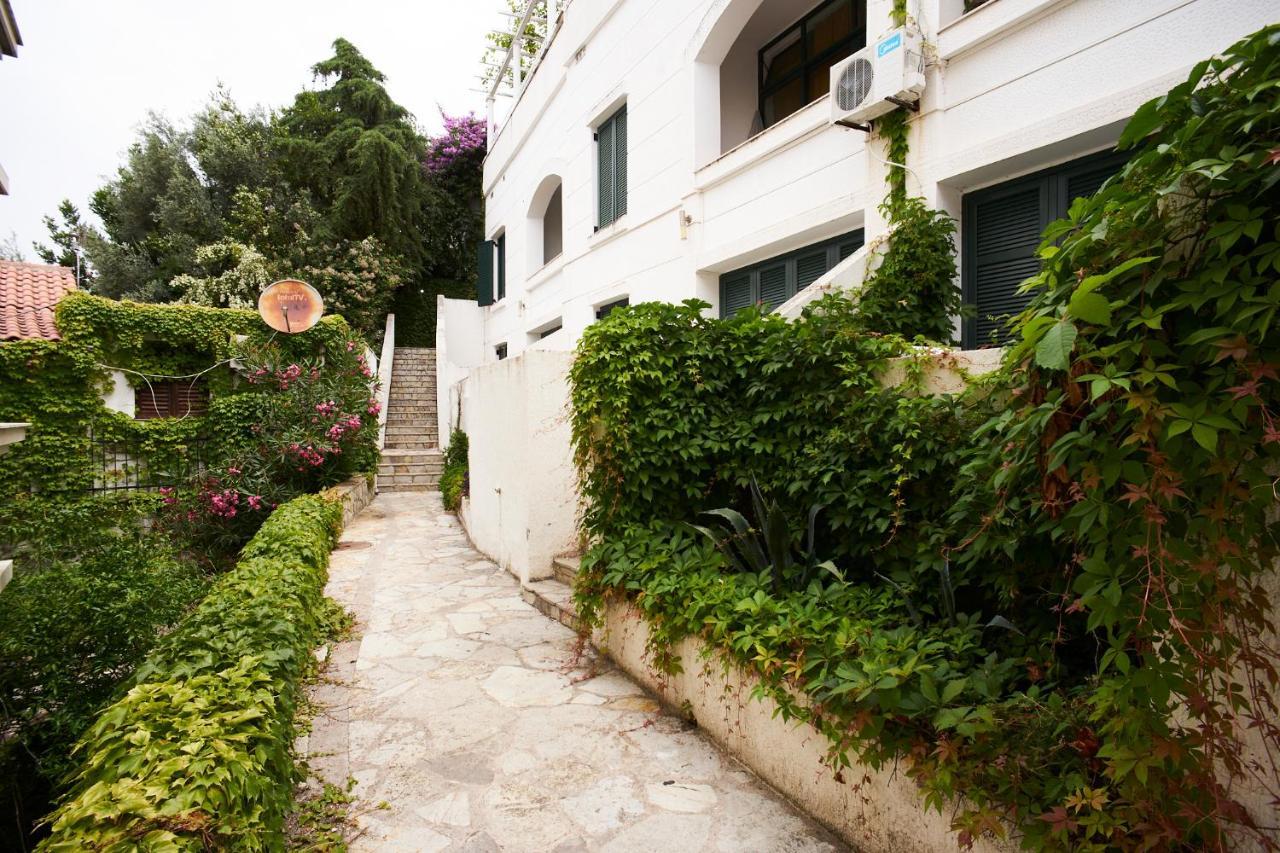 Apartments Secret Garden Sveti Stefan Extérieur photo