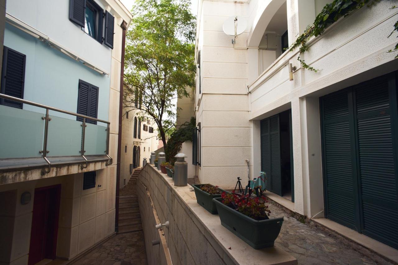 Apartments Secret Garden Sveti Stefan Extérieur photo
